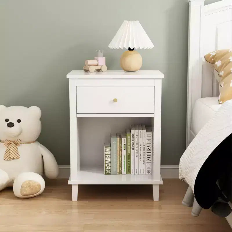 Comodino con cassetto e ripiano bianco con manico dorato — Bambini e adulti