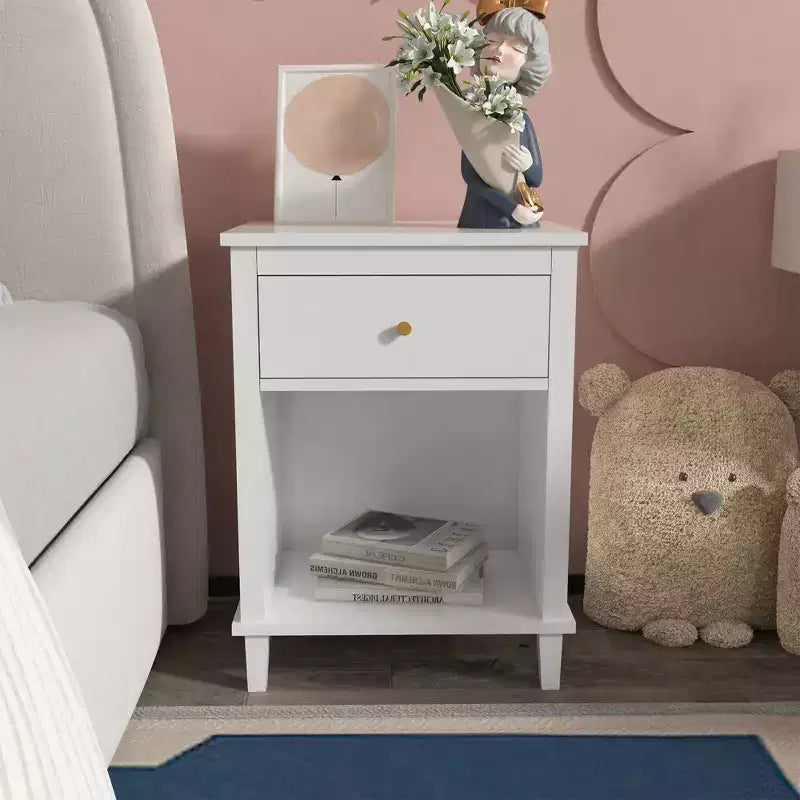 Comodino con cassetto e ripiano bianco con manico dorato — Bambini e adulti