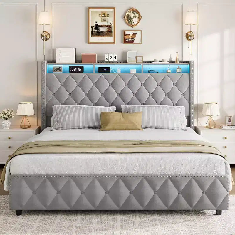 Letto contenitore imbottito grigio chiaro con dettagli borchiati color rame – 4 cassetti, una piazza